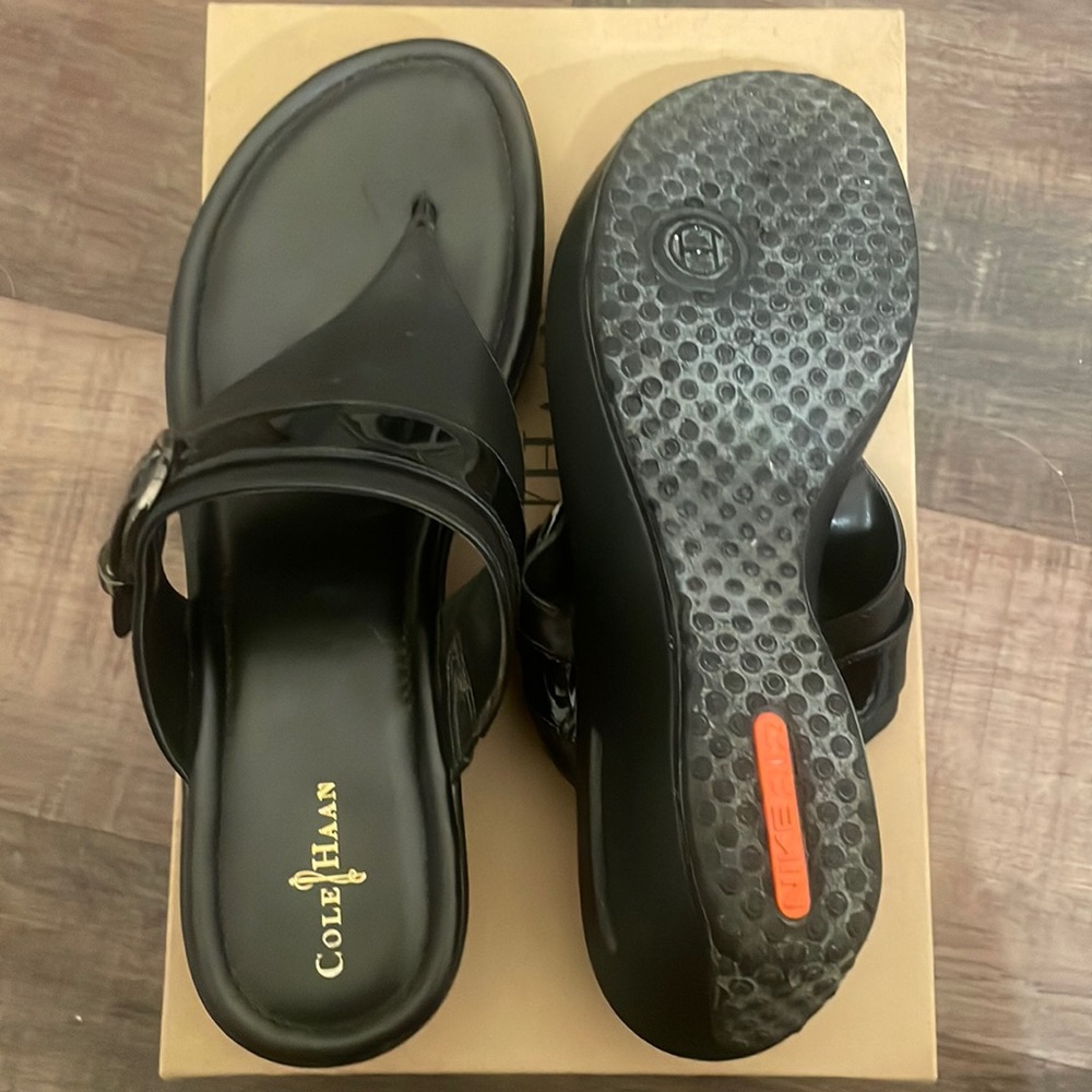Black Cole Haan flip flops size 11